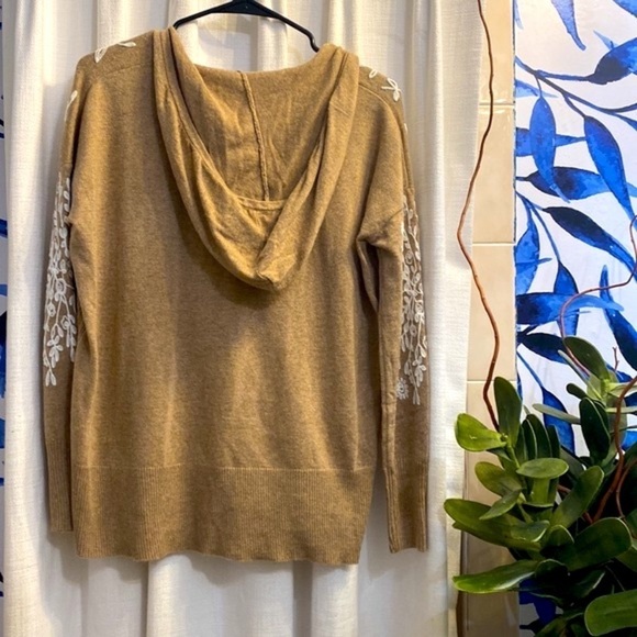 NWT RAIN + ROSE Brown Beige IVORY EMBROIDERED Polyester & Angora Sweater Sz S - Picture 6 of 8